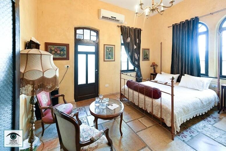Двухместный (Двухместный номер Делюкс с 1 кроватью и балконом) гостевого дома Atelier Luxury Rooms, Хайфа