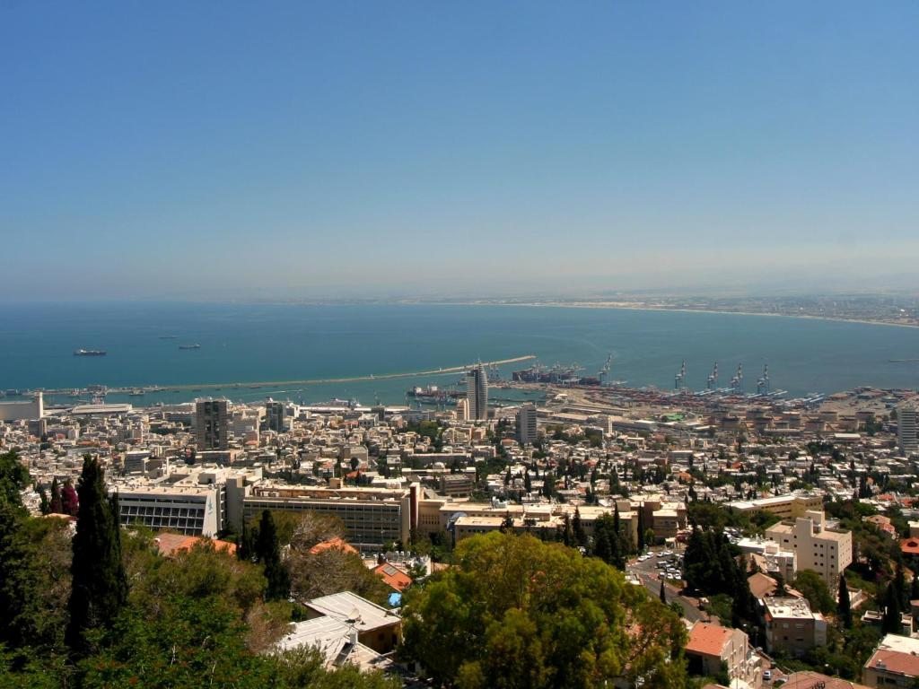 Трехместный (Представительский трехместный номер с видом на залив (для 3 взрослых)) отеля Dan Panorama Haifa Hotel, Хайфа