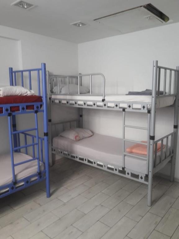 Номер (Кровать в общем 8-местном номере для мужчин и женщин) хостела German Colony Guest House- Private and Dorm rooms, Хайфа