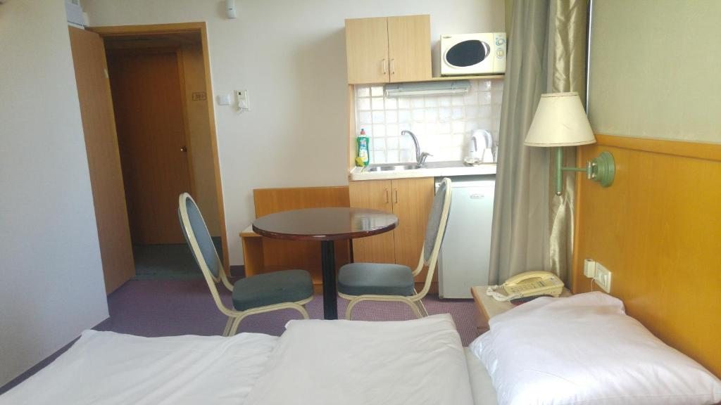 Двухместный (Двухместный номер с 1 кроватью или 2 отдельными кроватями и мини-кухней) отеля Marom Hotel, Хайфа