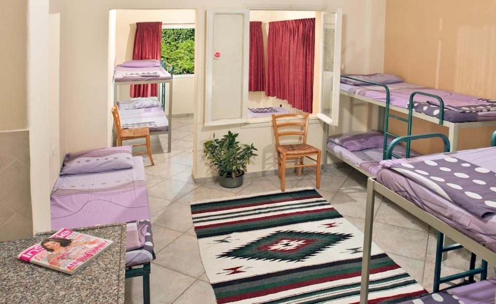 Номер (Кровать в общем мужском номере с 9 кроватями) гостевого дома Port Inn, Хайфа