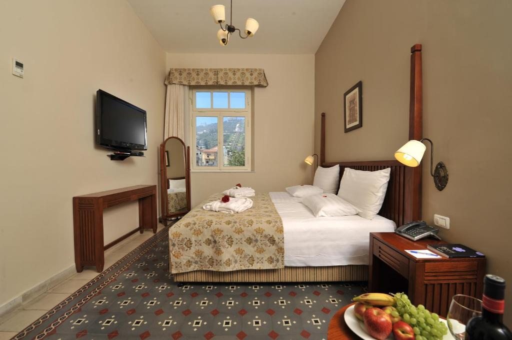 Двухместный (Стандартный двухместный номер с 1 кроватью или 2 отдельными кроватями) отеля The Colony Hotel, Хайфа