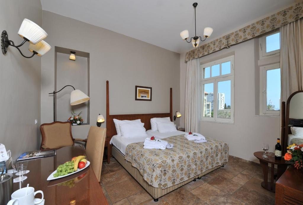 Двухместный (Двухместный номер Делюкс с 1 кроватью или 2 отдельными кроватями) отеля The Colony Hotel, Хайфа
