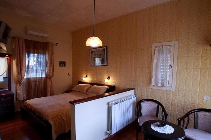 Двухместный (Улучшенный двухместный номер с 1 кроватью и гидромассажной ванной (Без детей и младенцев)) гостевого дома Safed Inn, Цфат
