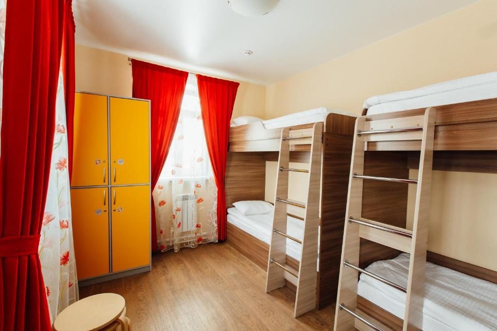 Номер (Кровать в общем номере с 4 кроватями) отеля Ростовский, Ростов Великий