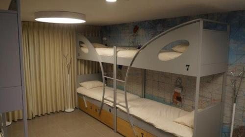 Номер (Спальное место на двухъярусной кровати в общем номере для мужчин и женщин) апарт-отеля Almog Eilat, Эйлат