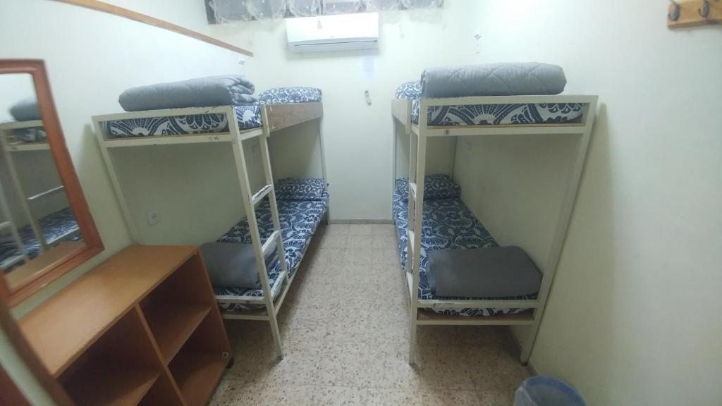 Номер (Кровать в общем номере для мужчин с 4 кроватями) хостела Arava Hostel, Эйлат