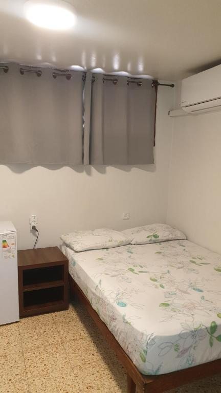 Двухместный (Двухместный номер с 2 отдельными кроватями) хостела Arava Hostel, Эйлат