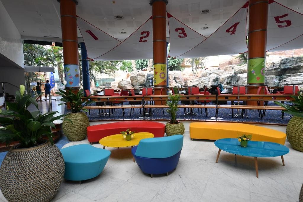 Сьюит (Суперлюкс с 2 комнатами, балконом и мини-кухней — Площадь 50 кв. м — Для 4 взрослых и 1 ребенка) отеля Club Hotel Eilat, Эйлат