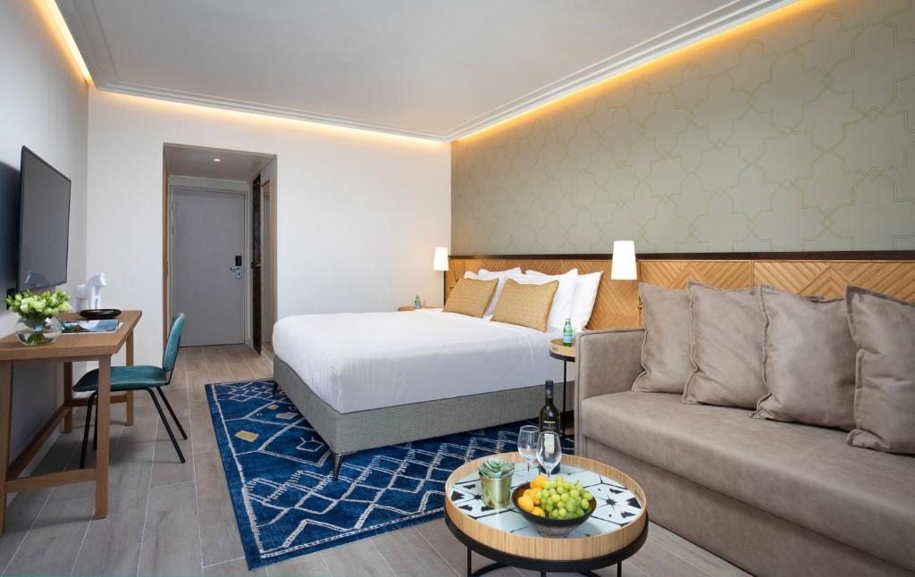 Двухместный (Двухместный номер Делюкс с 1 кроватью (для 2 взрослых и 1 ребенка)) отеля Crowne Plaza Eilat, Эйлат