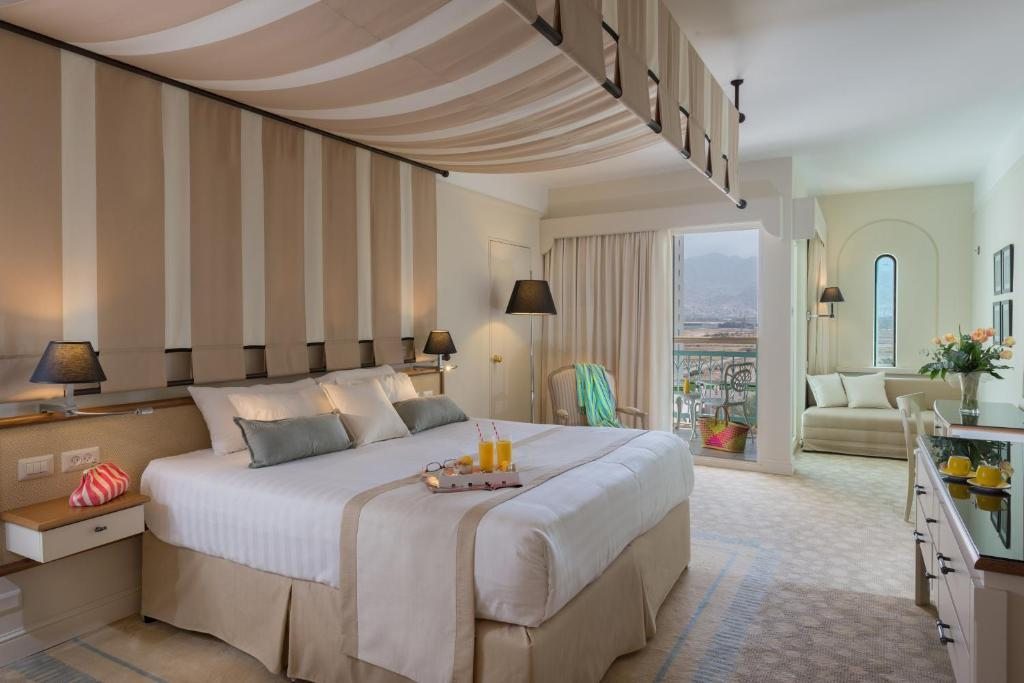 Двухместный (Представительский двухместный номер с 1 кроватью) отеля Herods Vitalis Hotels & Spa, Эйлат