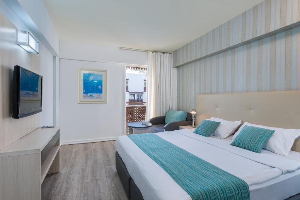 Двухместный (Номер-студио с видом на бассейн) отеля Hotel La Playa Plus Eilat, Эйлат