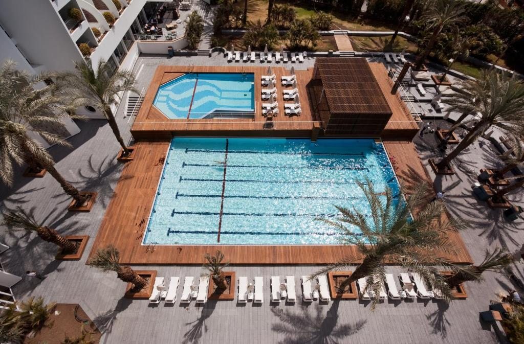 Двухместный (Двухместный номер с 1 кроватью или 2 отдельными кроватями и видом на бассейн) отеля Isrotel Sport Club All-Inclusive Hotel, Эйлат