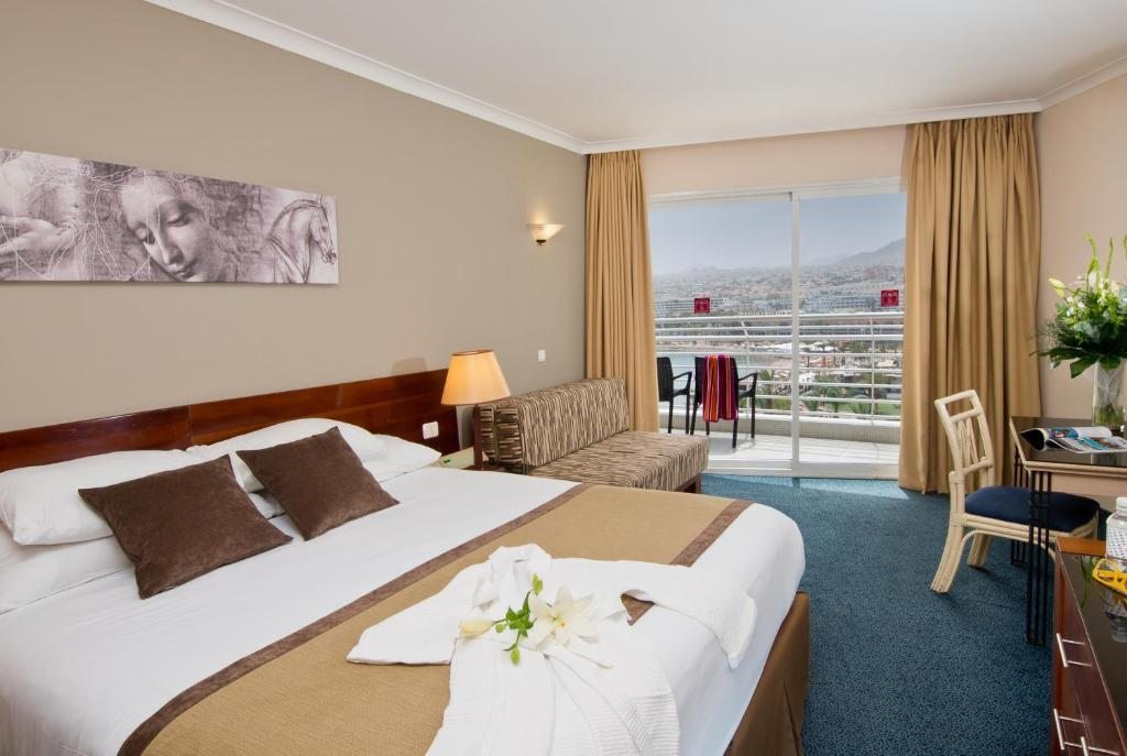 Двухместный (Улучшенный двухместный номер с 1 кроватью или 2 отдельными кроватями и видом на море) отеля Leonardo Plaza Hotel Eilat, Эйлат