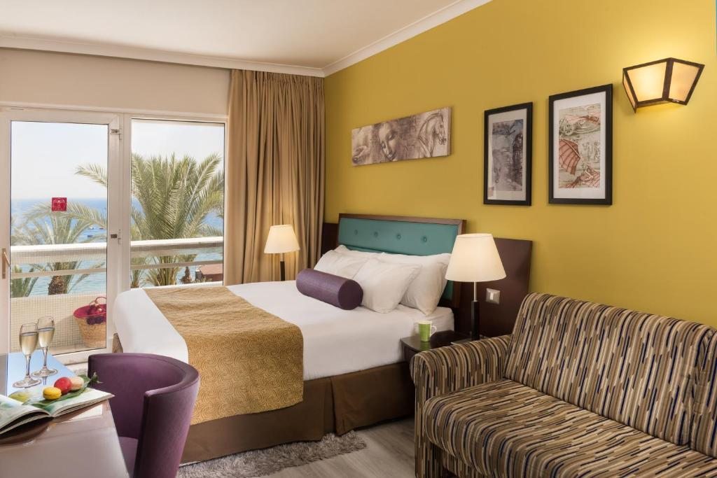 Двухместный (Двухместный номер «Премиум» с 1 кроватью или 2 отдельными кроватями, вид на море (для 2 взрослых и 1 ребенка)) отеля Leonardo Plaza Hotel Eilat, Эйлат
