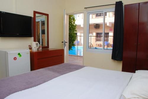 Двухместный (Двухместный номер с 1 кроватью и видом на бассейн) отеля Red Sea Hotel, Эйлат