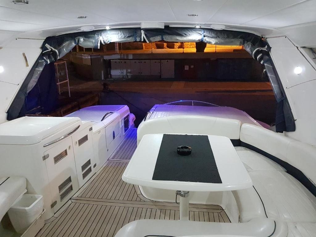 Номер (Роскошная яхта - 18 метров) отеля Red Sea Yachts, Эйлат