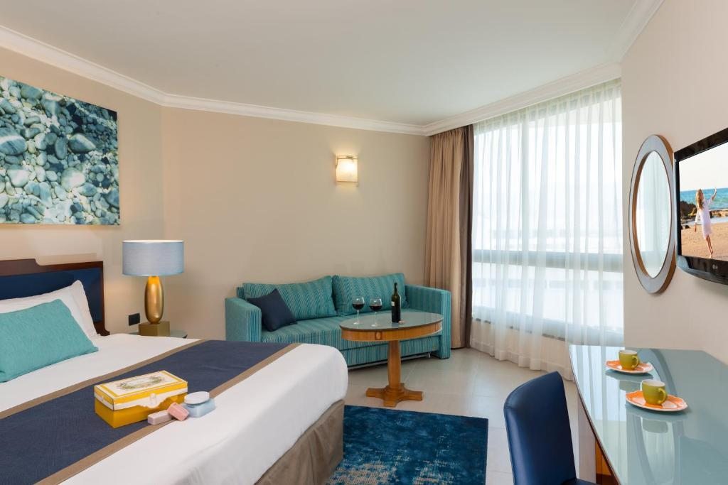 Двухместный (Улучшенный двухместный номер с 1 кроватью или 2 отдельными кроватями) отеля U Magic Palace, Эйлат