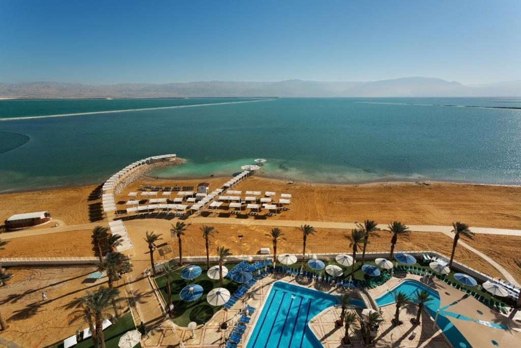 Сьюит (Полулюкс с видом на море - Для 2 взрослых и 1 ребенка) отеля Crowne Plaza Dead Sea Hotel, Эйн-Бокек