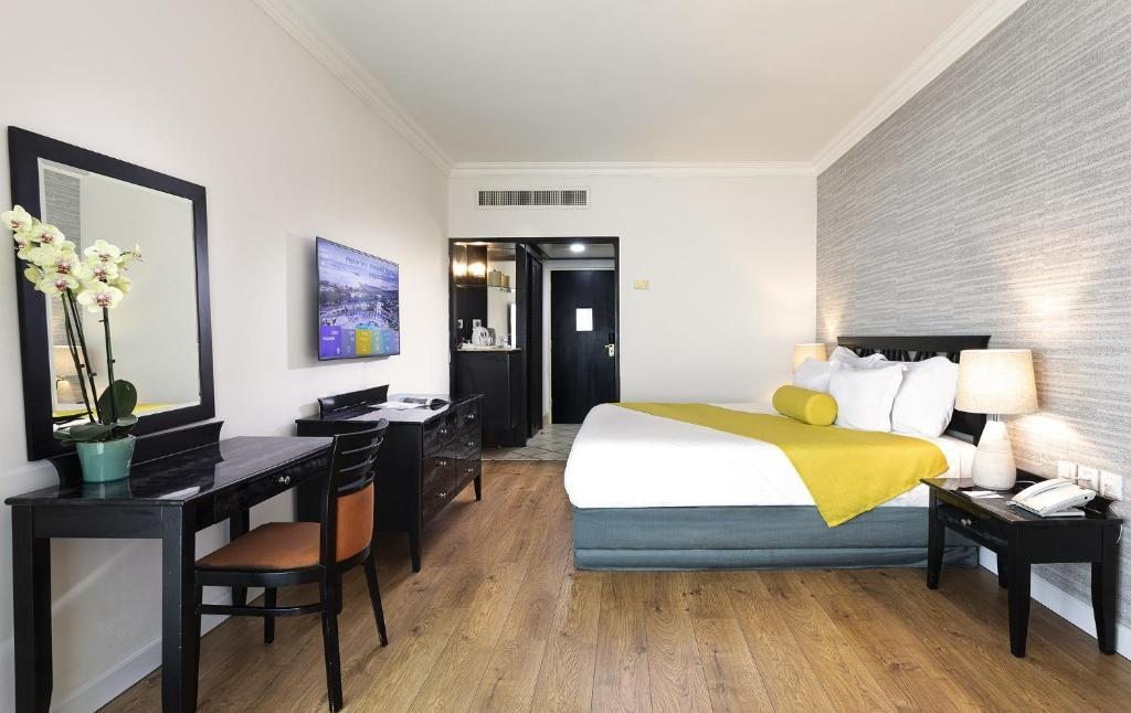 Двухместный (Стандартный двухместный номер с 1 кроватью или 2 отдельными кроватями и балконом) отеля Daniel Dead Sea Hotel, Эйн-Бокек