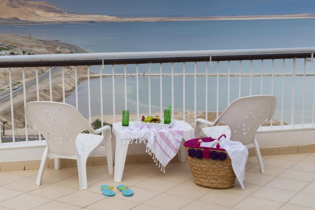 Двухместный (Двухместный номер Делюкс с 1 кроватью и видом на море) отеля David Dead Sea Resort & Spa, Эйн-Бокек