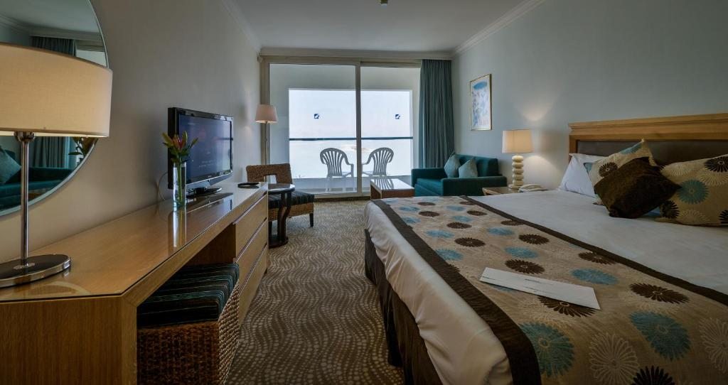 Семейный (Стандартный номер «Спешиал») отеля Isrotel Dead Sea Hotel, Эйн-Бокек