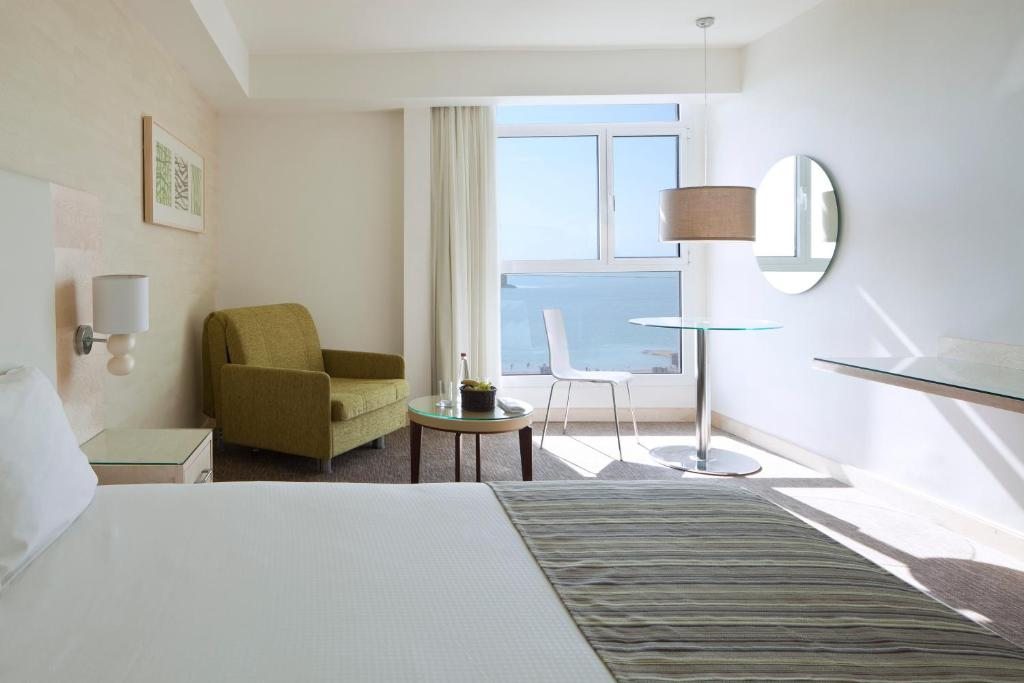 Двухместный (Номер Делюкс с видом на море) отеля Isrotel Ganim Hotel Dead Sea, Эйн-Бокек