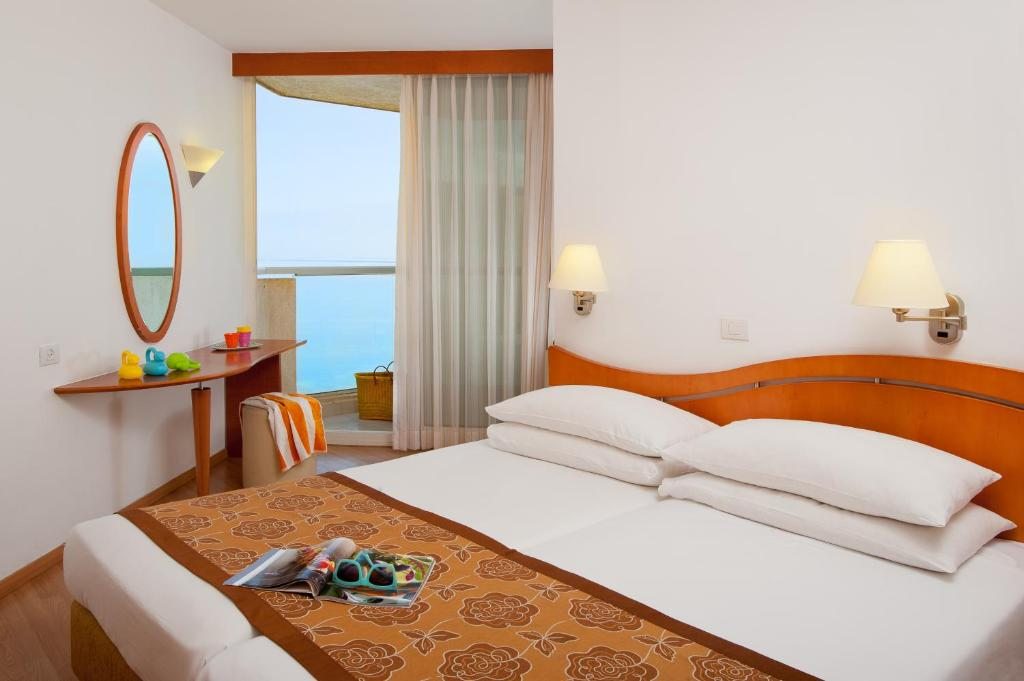 Сьюит (Президентский люкс) отеля Leonardo Club Hotel Dead Sea - Все включено, Эйн-Бокек