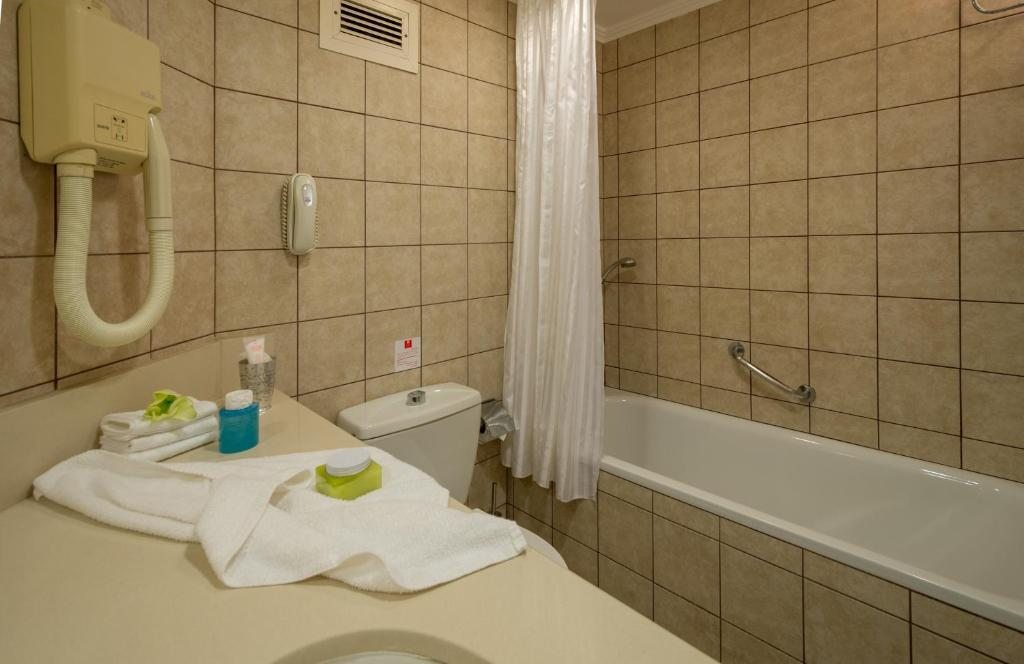 Двухместный (Двухместный номер с 1 кроватью или 2 отдельными кроватями и балконом) отеля Leonardo Club Hotel Dead Sea - Все включено, Эйн-Бокек