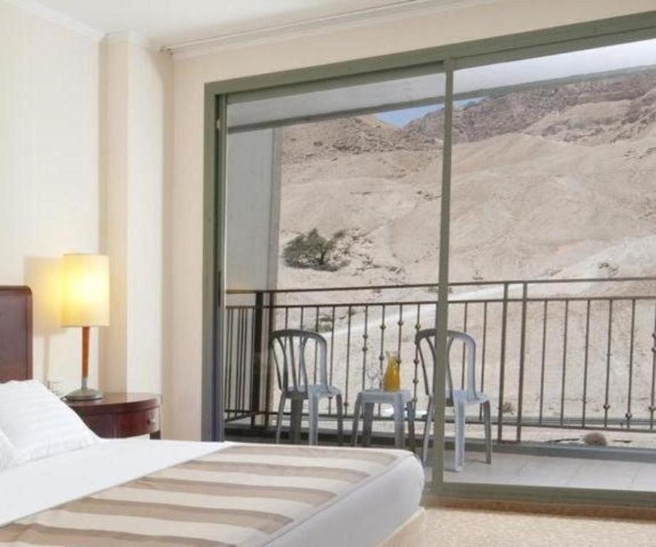 Двухместный (Двухместный номер эконом-класса с видом на горы) отеля Royal Hotel Dead Sea, Эйн-Бокек