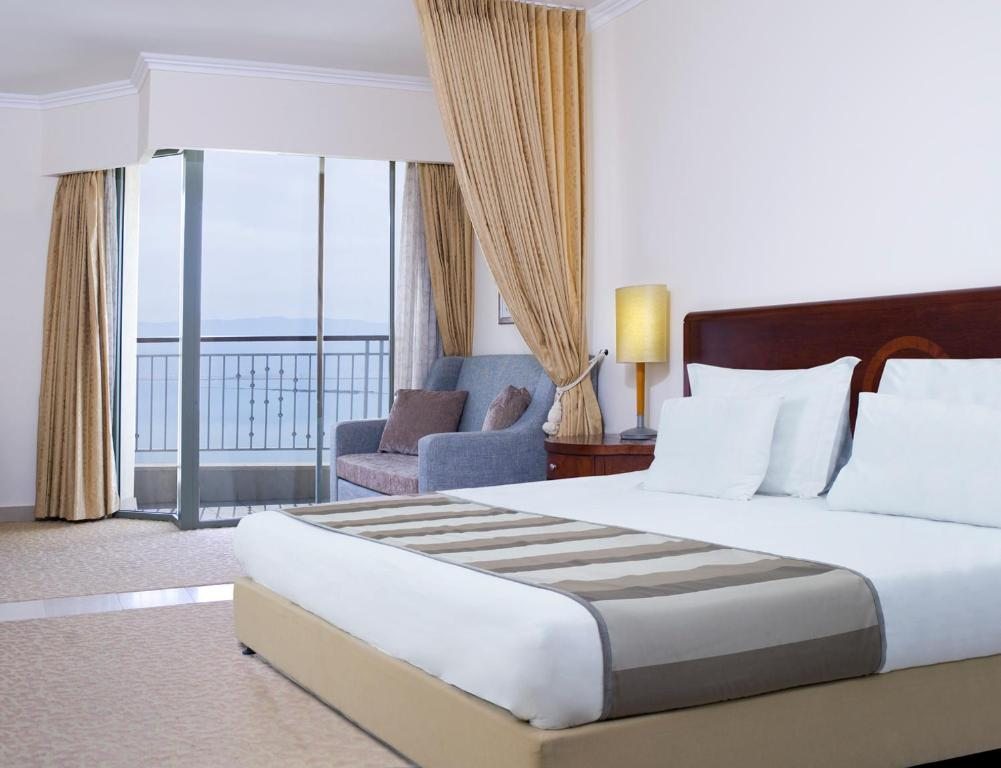 Двухместный (Двухместный номер Делюкс с 1 кроватью и видом на море) отеля Royal Hotel Dead Sea, Эйн-Бокек