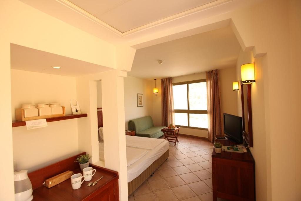 Двухместный (Улучшенный двухместный номер с 1 кроватью или 2 отдельными кроватями) отеля Ein Gedi Kibbutz Hotel, Эйн-Геди