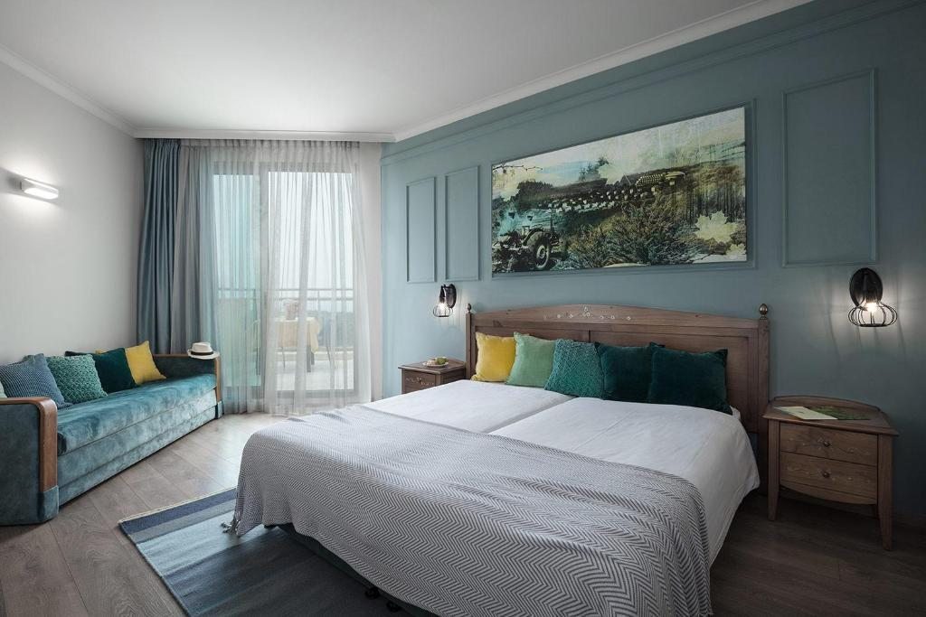 Двухместный (Улучшенный двухместный номер с 2 отдельными кроватями, балконом и видом на море (для 2 взрослых и 1 ребенка)) отеля Nir Etzion Hotel, Хайфа