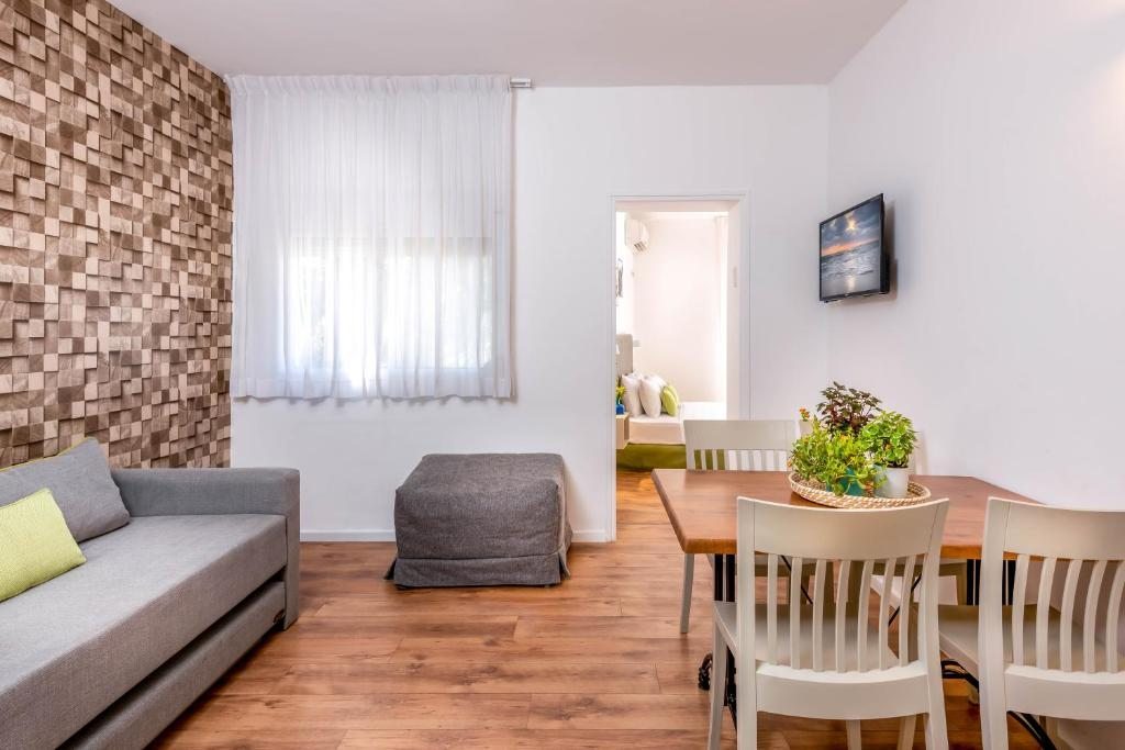 Семейный (Family One-Bedroom (2 Adults + 2 Children) - Ground Floor), Travel Hotel Eilon