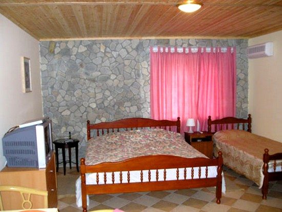 Люкс (Однокомнатный с верандой 3,4-местный) гостиницы Горная Долина, Архипо-Осиповка