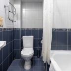 Меблированная комната малого формата с 2 кроватями