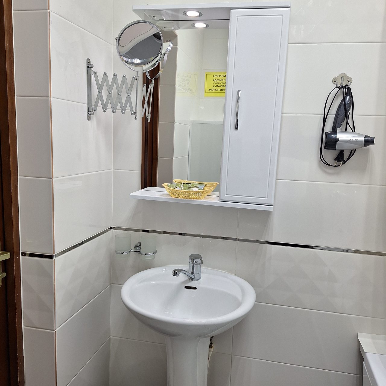 Люкс (Двухкомнатный 302), Гостиница Тимптон