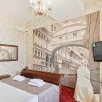 Полулюкс, Отель Золотой Комплекс