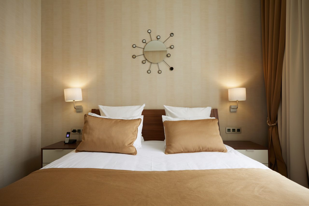 Апартаменты - очень тихий номер с двойным рамным остеклением