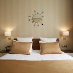 Апартаменты - очень тихий номер с двойным рамным остеклением