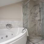 Номер Студия 301 с джакузи и душевой кабиной