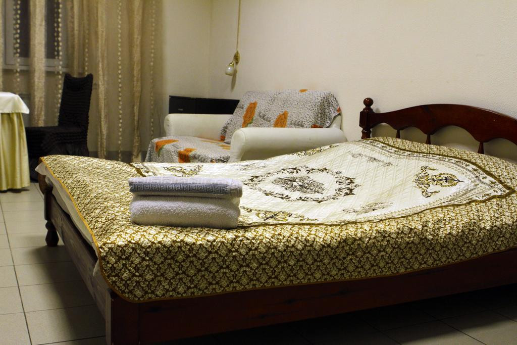 Номер с двуспальной кроватью в гостинице Носовиха, Балашиха. Гостиница Носовиха