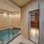 Турецкая баня, Гостиница Медвежий угол