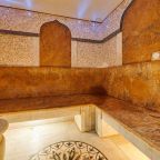 Турецкая баня, Гостиница Медвежий угол