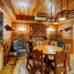 Турецкая баня, Гостиница Медвежий угол