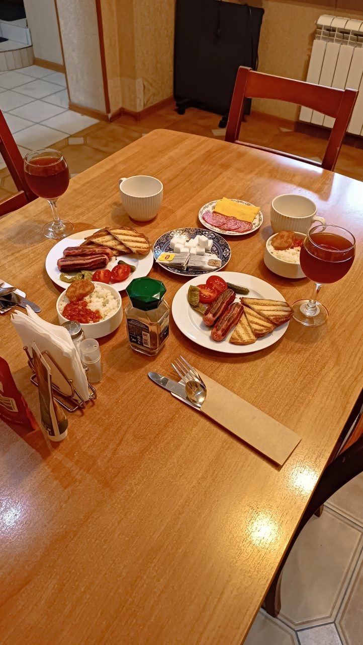 Завтрак в номер, Гостиница Июль