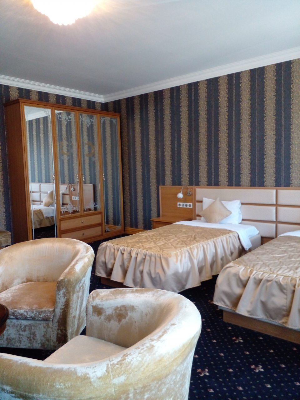 Трёхместный и более (Трехместный номер с тремя раздельными кроватями) отеля Авшар-Клаб, Красногорск