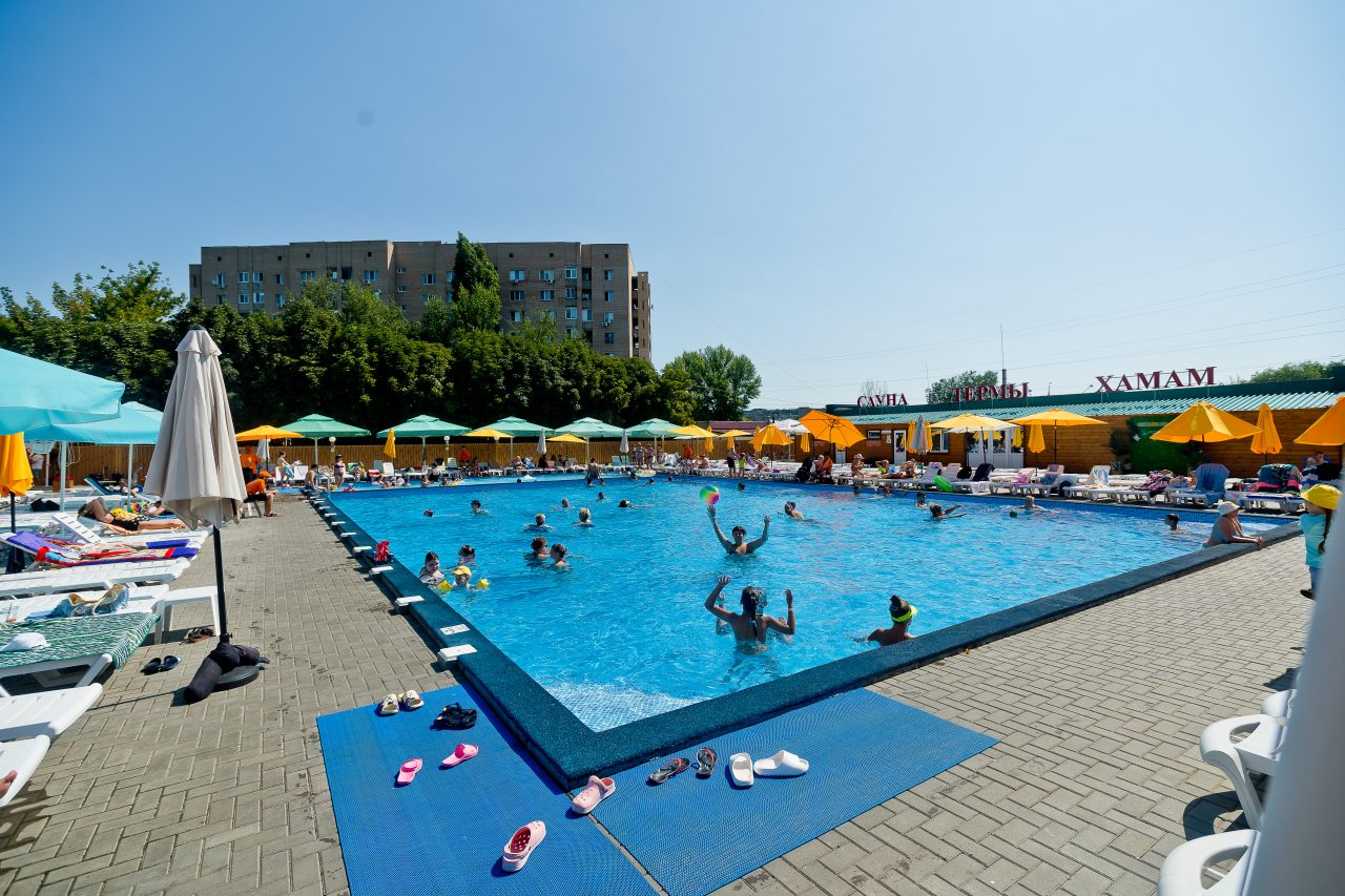 Открытый плавательный бассейн, Гостиница Саратовская