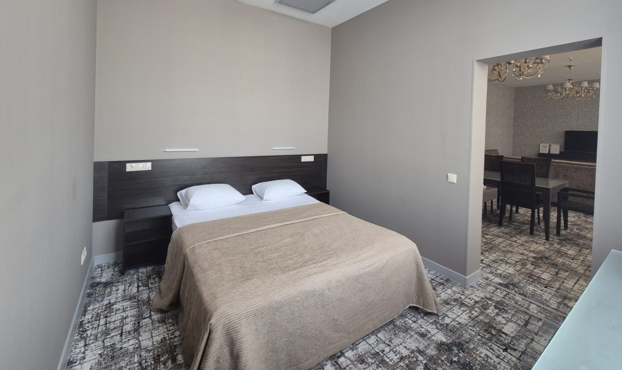 Люкс (Люкс (спальня и гостиная)), Такт Отель