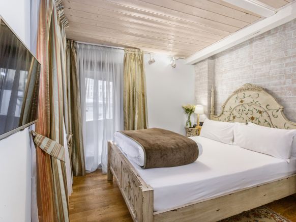 Фотография номера гостиницы Времена Года